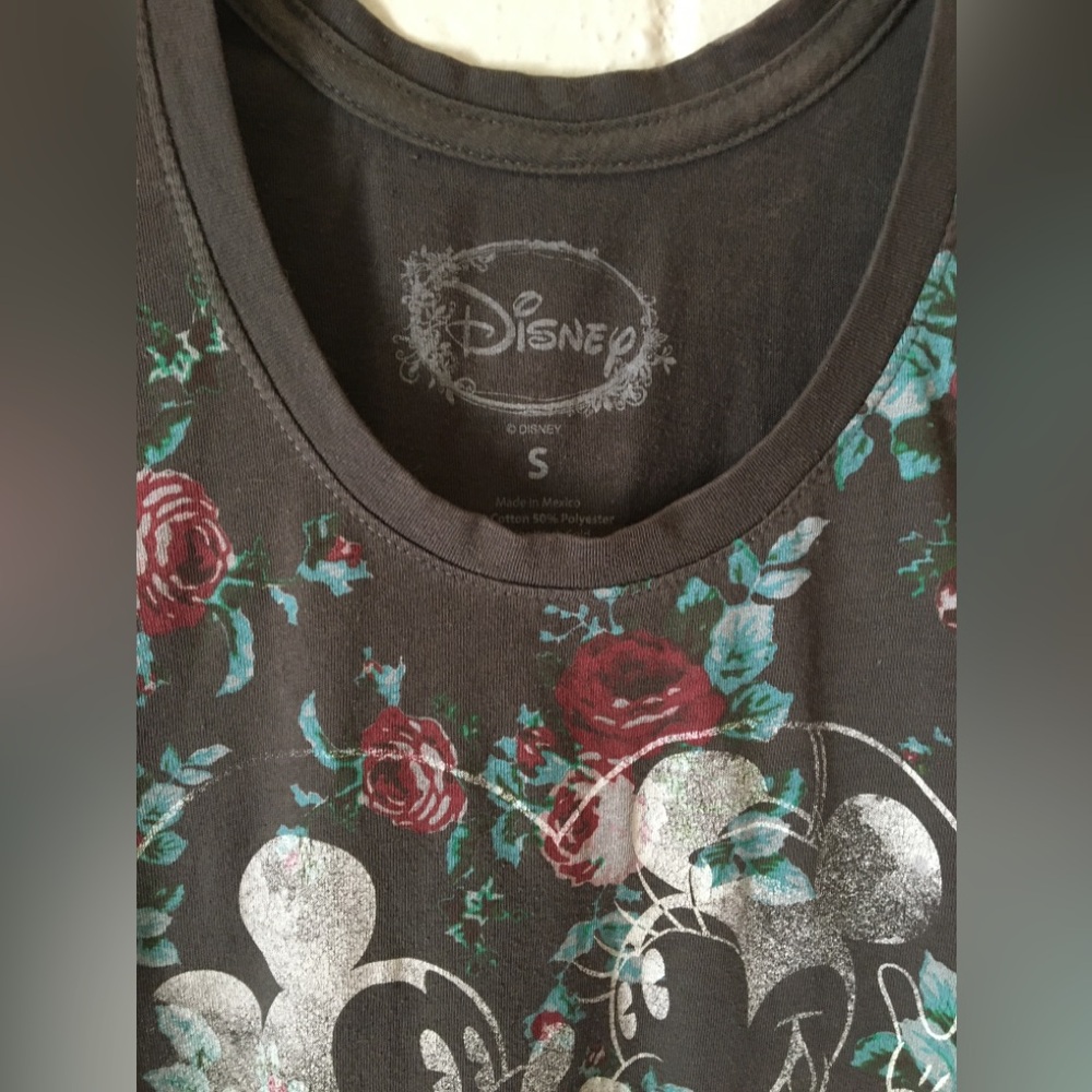 ✨Mickey & Minnie Crop Top T-Shirt✨ - Picture 3 of 11